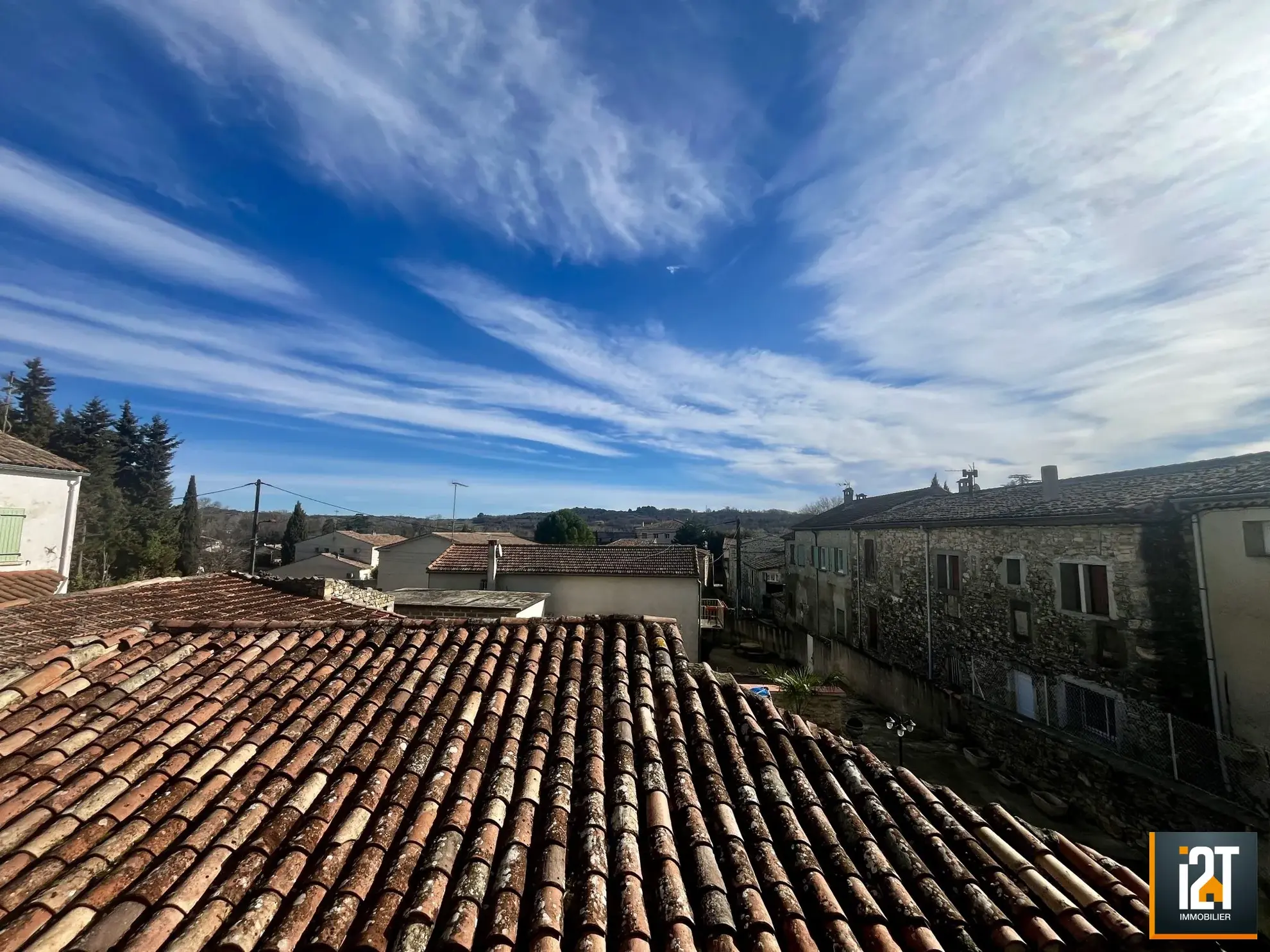 Maison à vendre avec terrasse à Brignon – Grand potentiel d'aménagement 