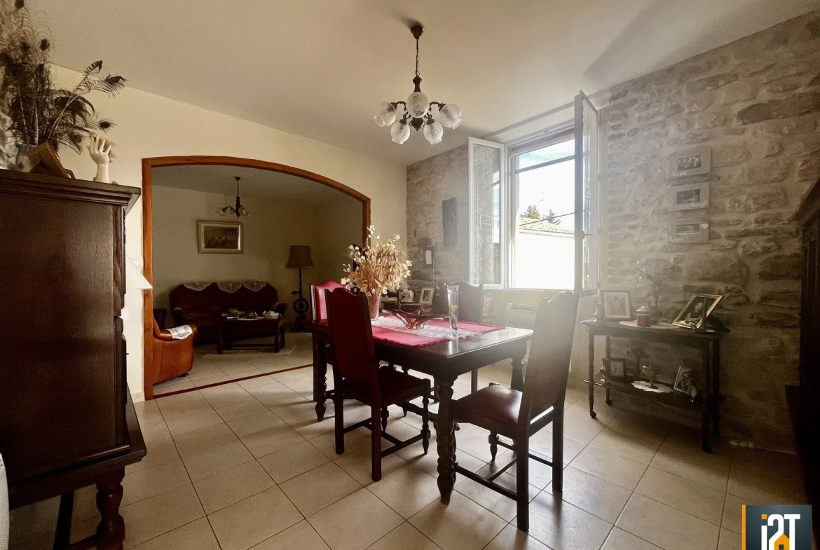 Maison à vendre avec terrasse à Brignon – Grand potentiel d'aménagement 