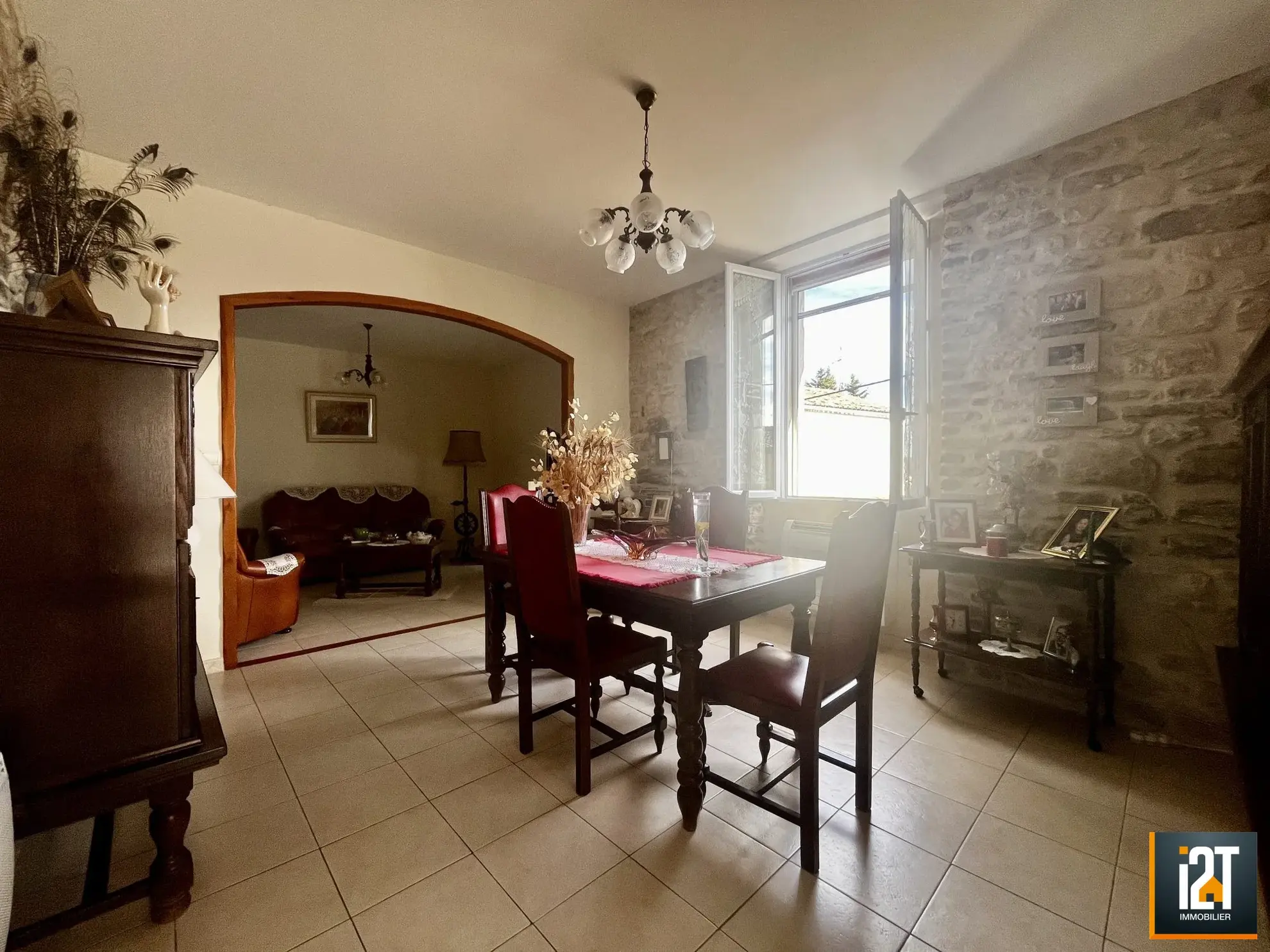Maison à vendre avec terrasse à Brignon – Grand potentiel d'aménagement 