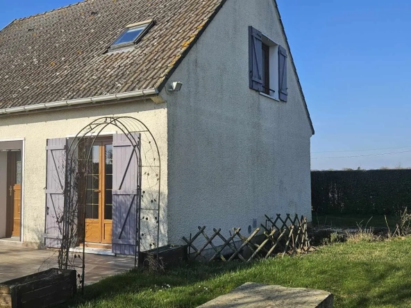 Maison à vendre à Sains Morainvilliers avec grand terrain et dépendances