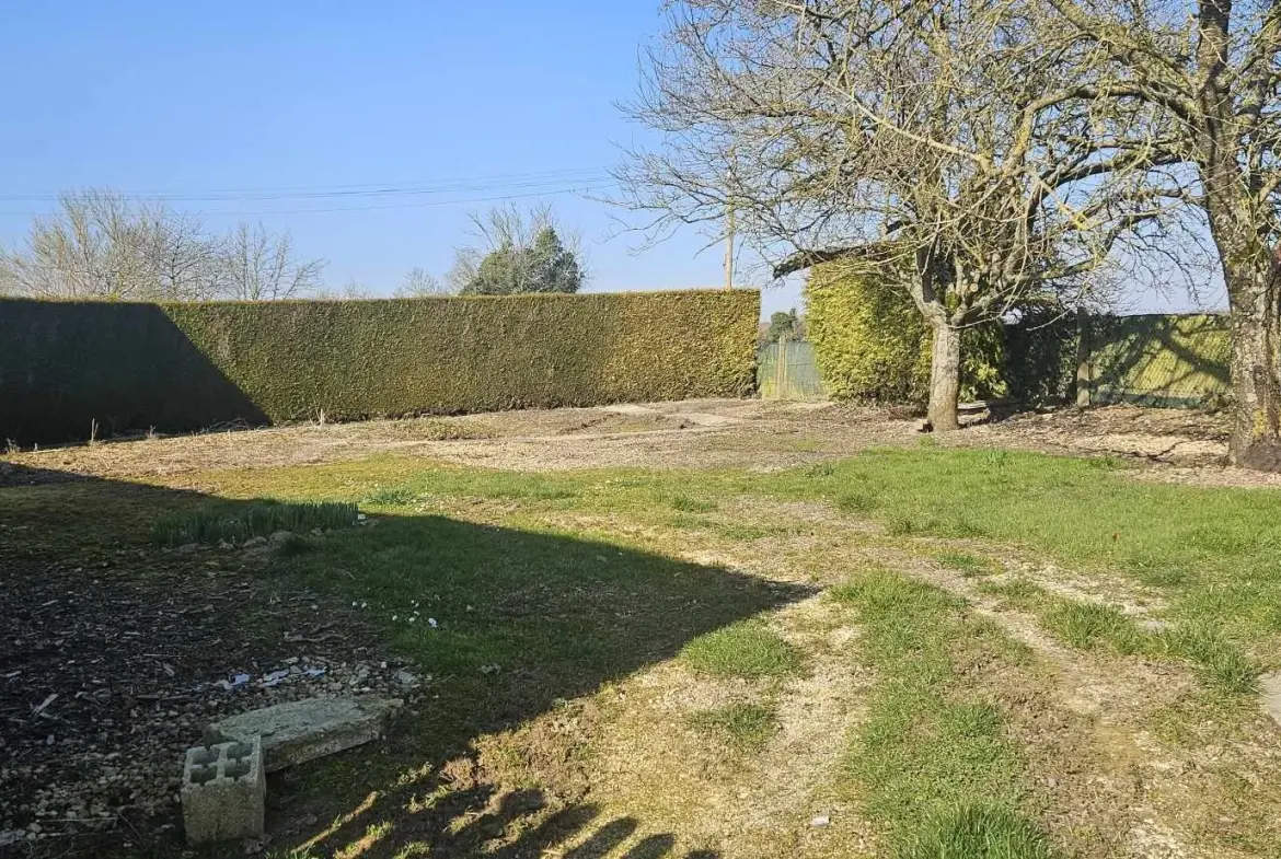 Maison à vendre à Sains Morainvilliers avec grand terrain et dépendances 