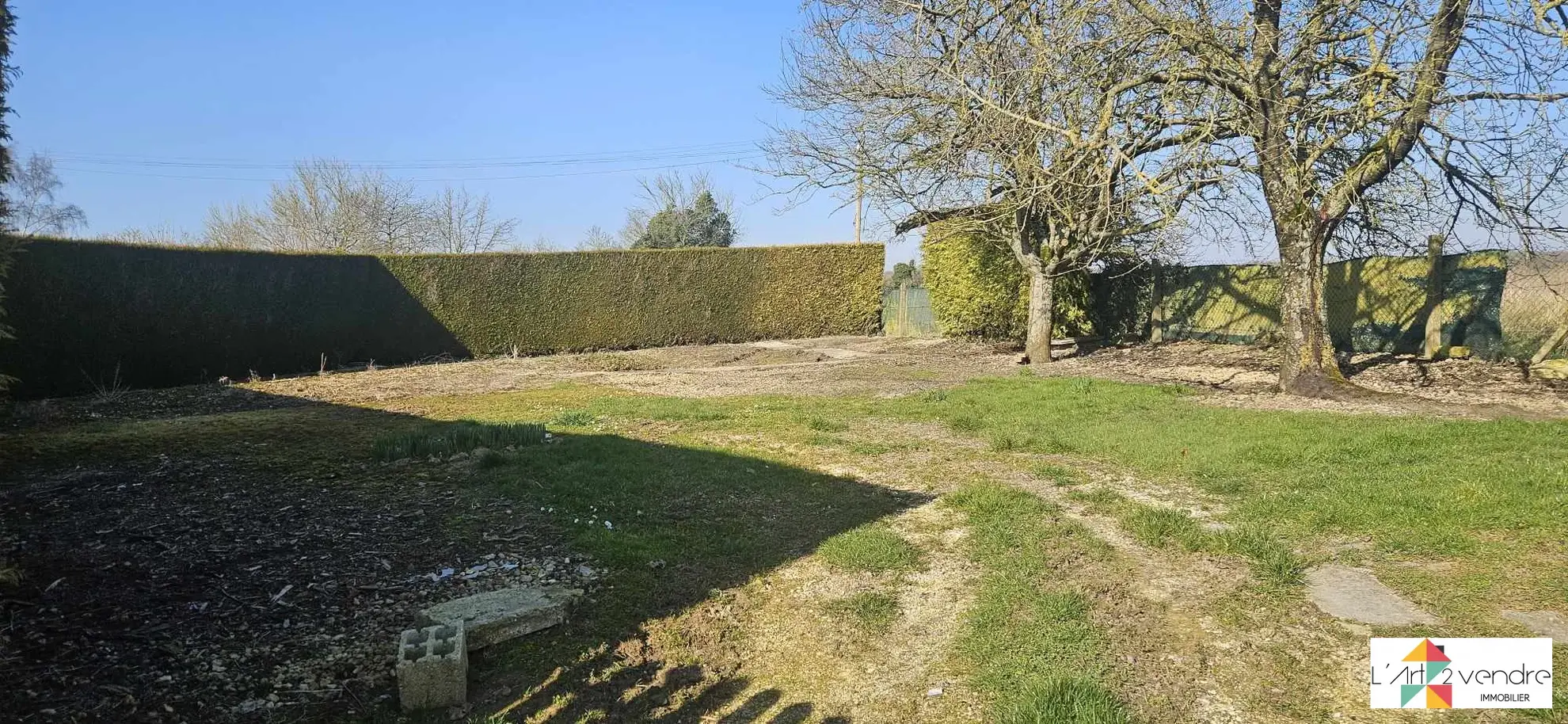 Maison à vendre à Sains Morainvilliers avec grand terrain et dépendances 