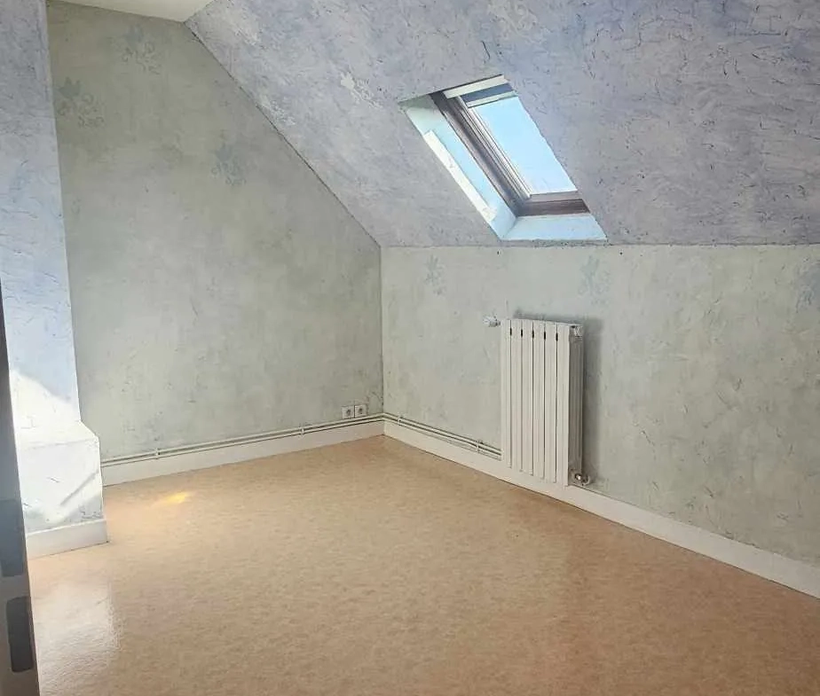 Maison à vendre à Sains Morainvilliers avec grand terrain et dépendances 