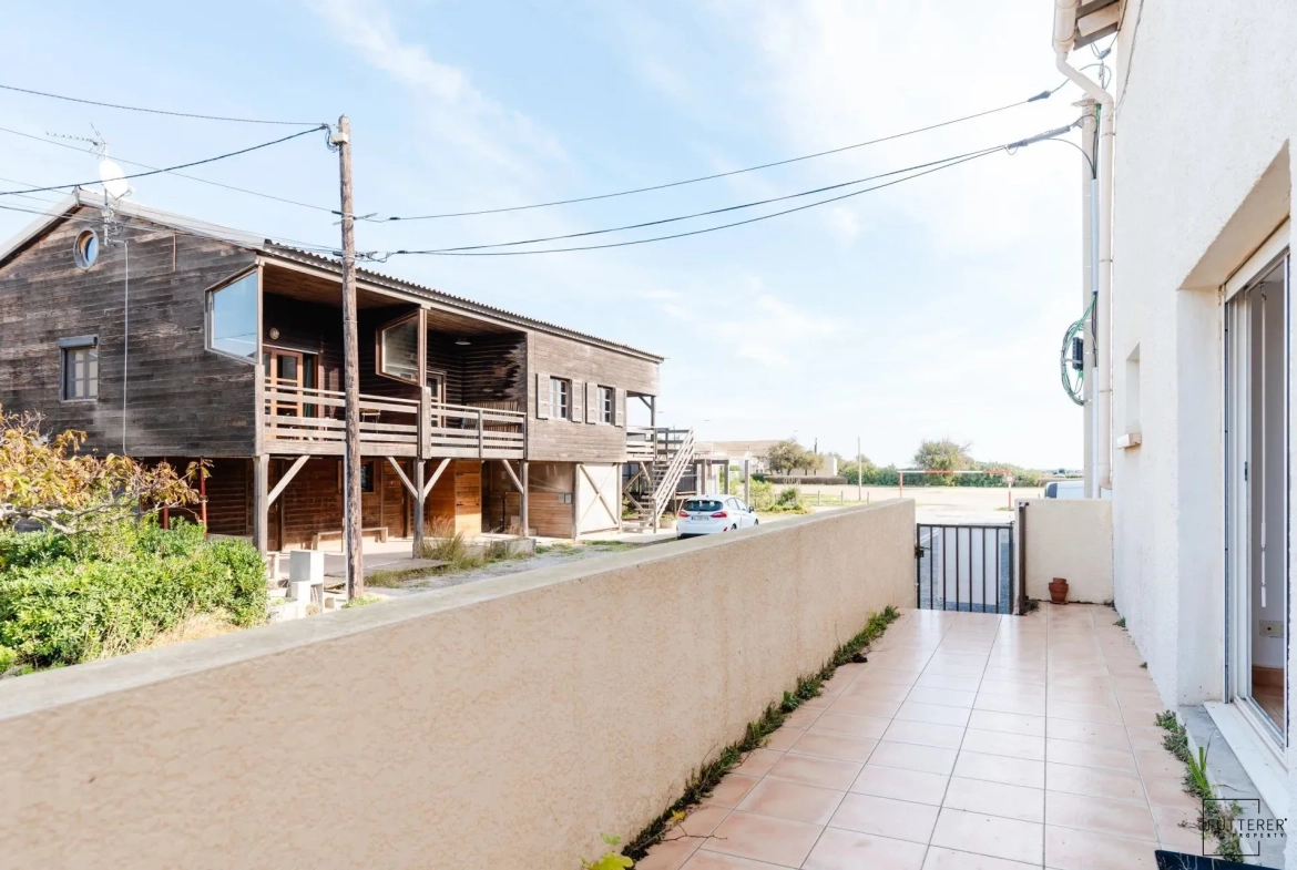 Appartement T2 de 74 m² avec terrasse à Gruissan dans résidence des Chalets 