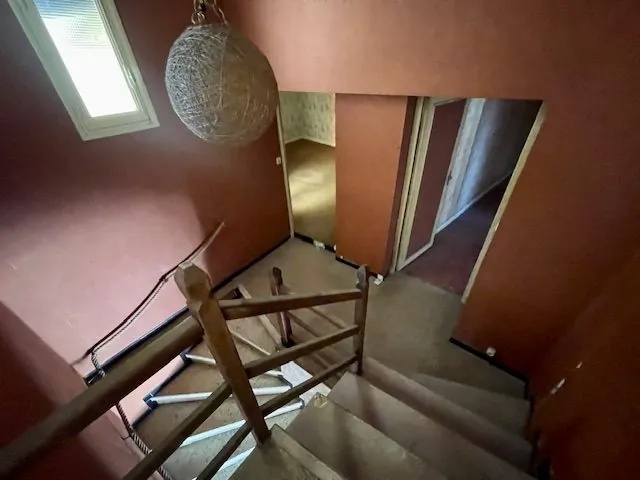 Maison vigneronne à rénover avec grand potentiel à Roujan 