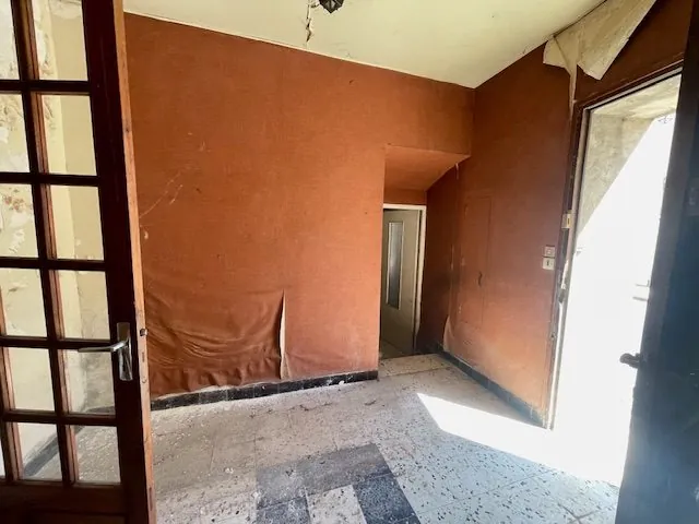 Maison vigneronne à rénover avec grand potentiel à Roujan 