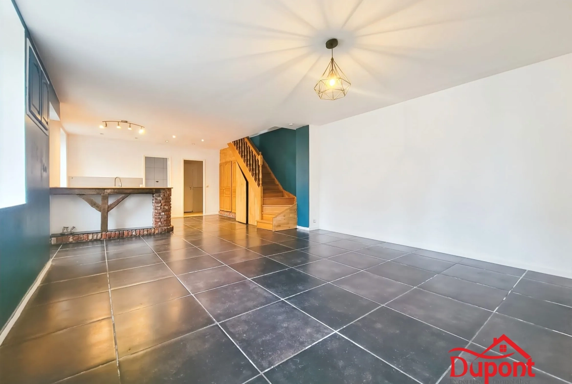 Maison mitoyenne lumineuse avec 3 chambres à Saint-Python 