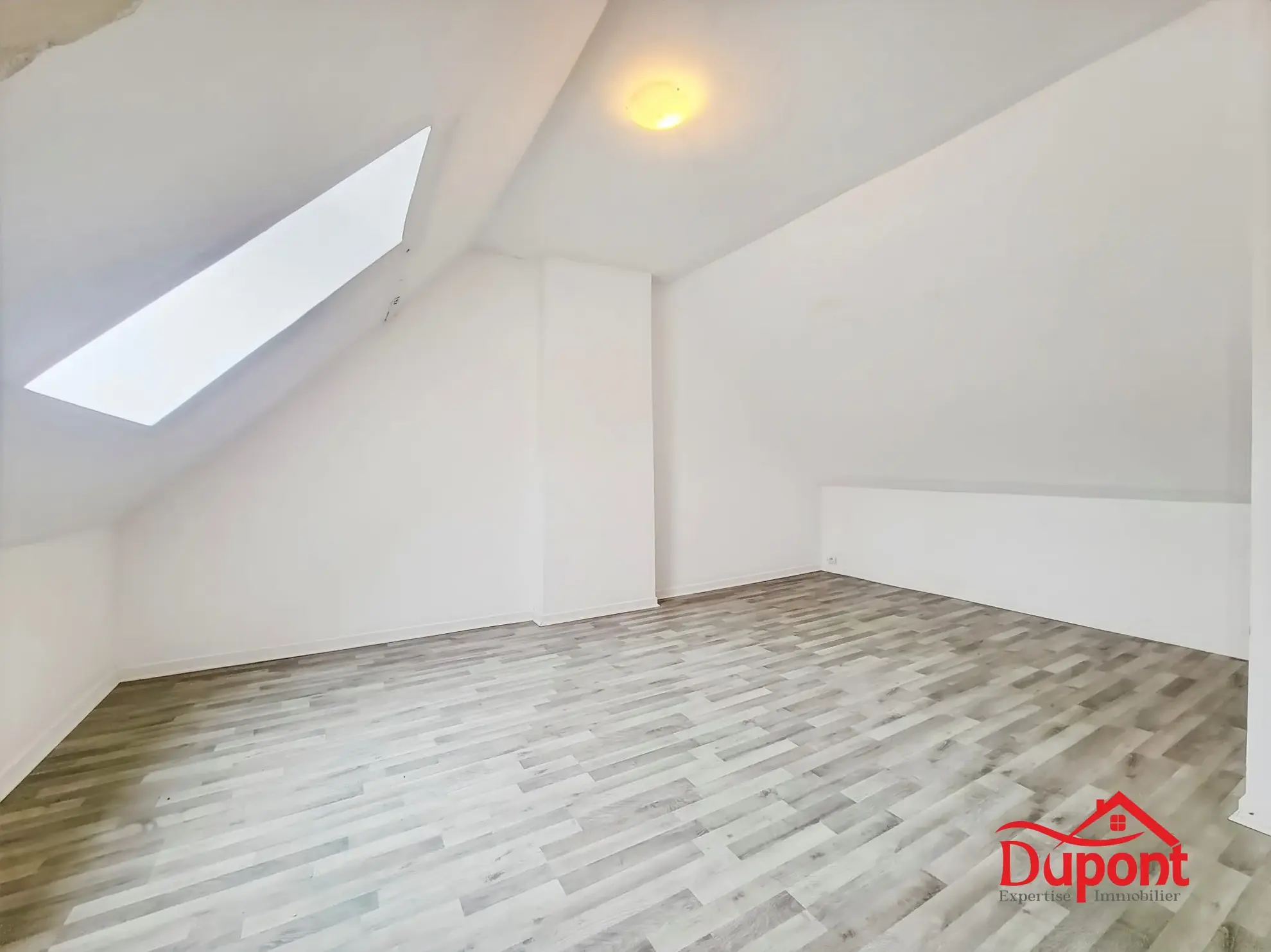 Maison mitoyenne lumineuse avec 3 chambres à Saint-Python 