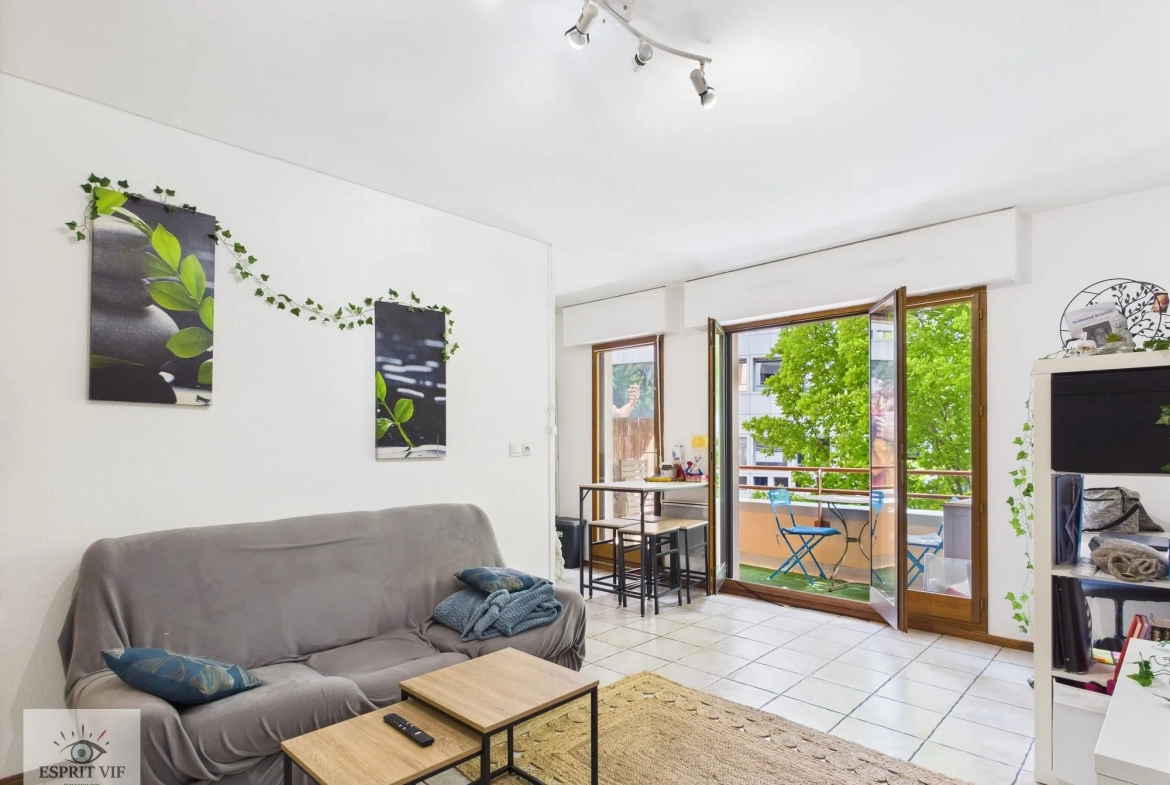 Charmant studio avec balcon au centre de Nancy, proche gare et transports 