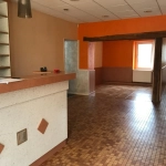 Foucherans Ancien restaurant à rénover en appartement avec terrasse - 127,30 m²