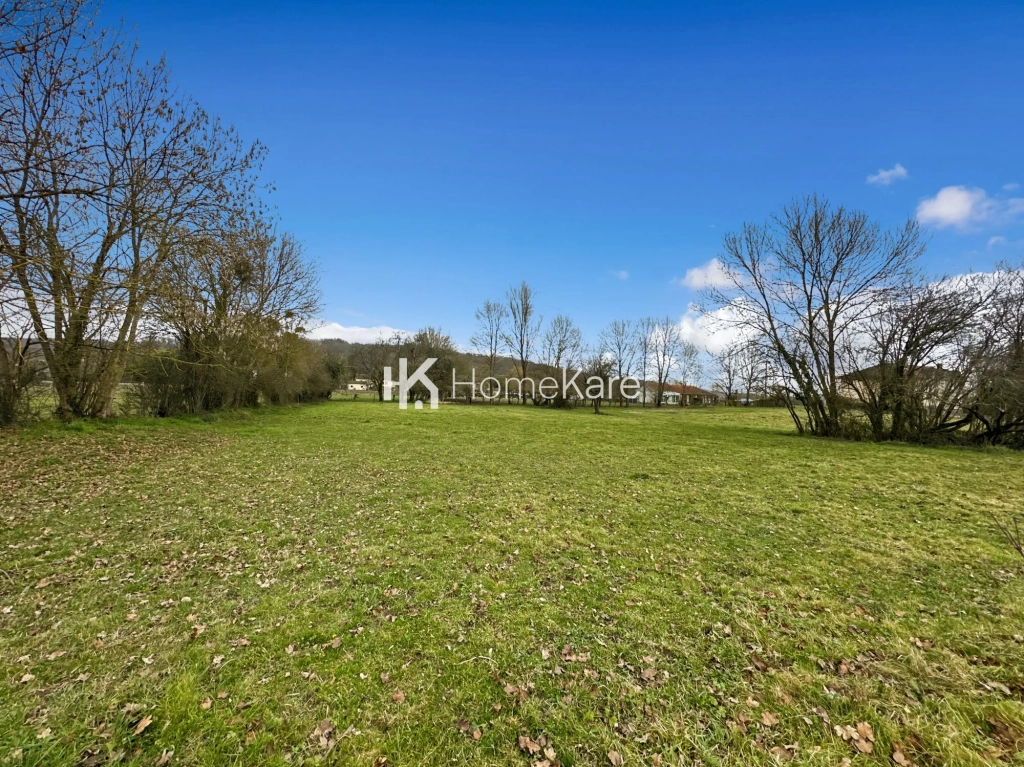 Terrain constructible de 2052 m² à Beauchalot, calme et sans vis-à-vis