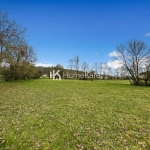 Terrain constructible de 2052 m² à Beauchalot, calme et sans vis-à-vis