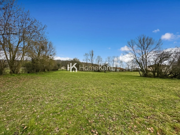 Terrain constructible de 2052 m² à Beauchalot, calme et sans vis-à-vis