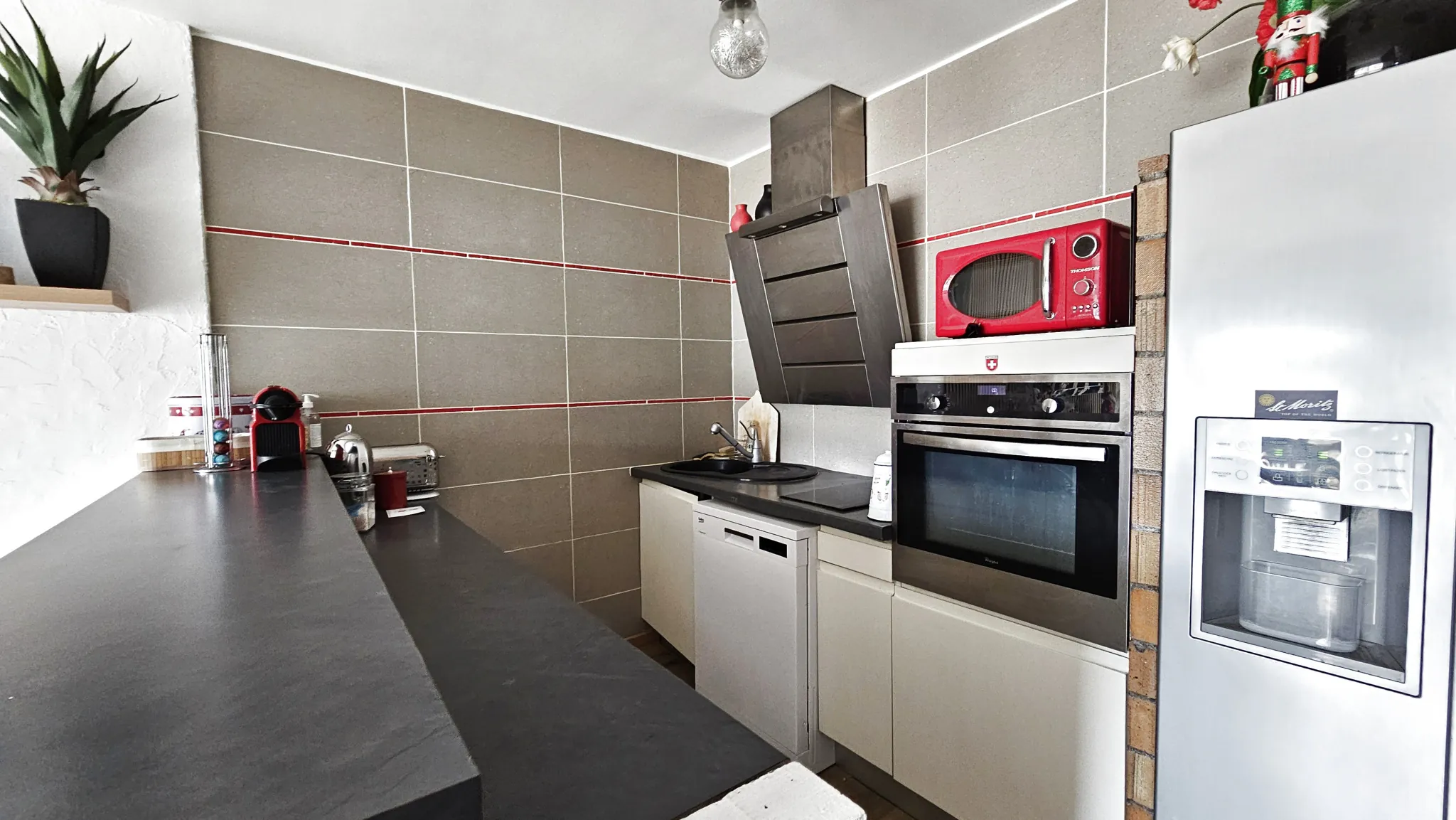 Superbe appartement duplex de 80 m² à Greolieres les Neiges, vue montagne et ski 