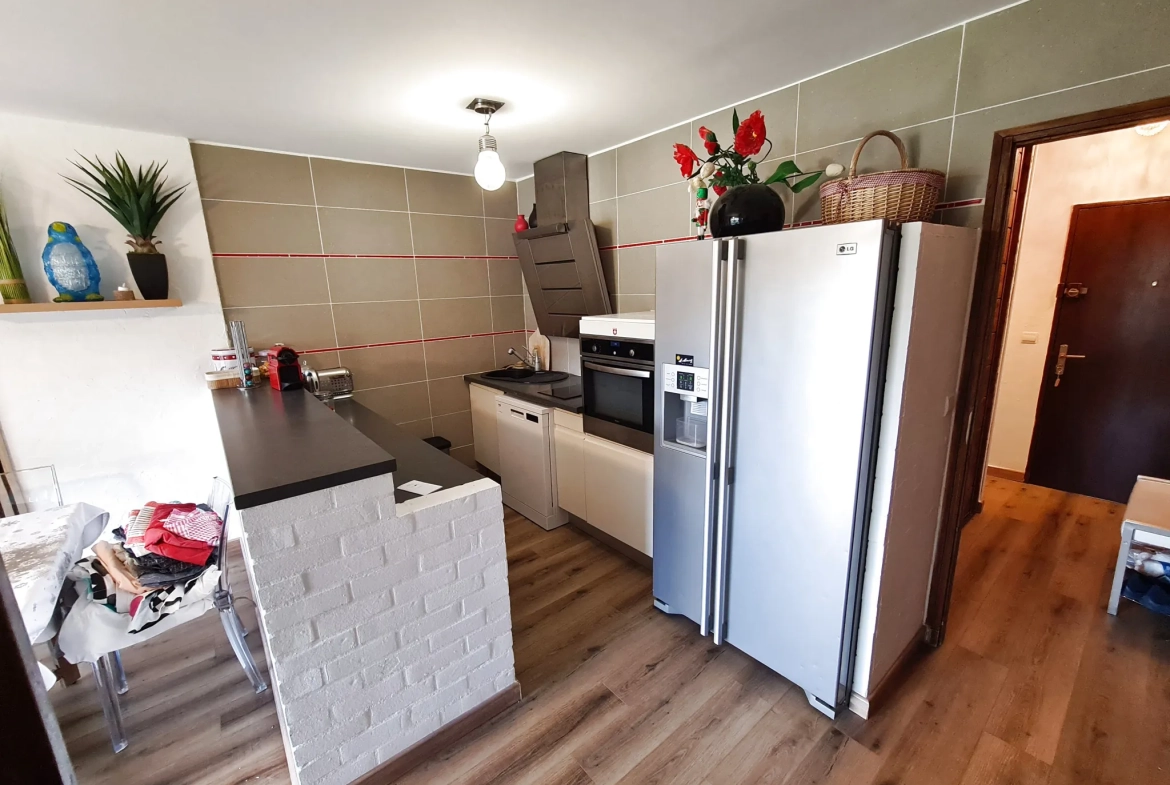 Superbe appartement duplex de 80 m² à Greolieres les Neiges, vue montagne et ski 