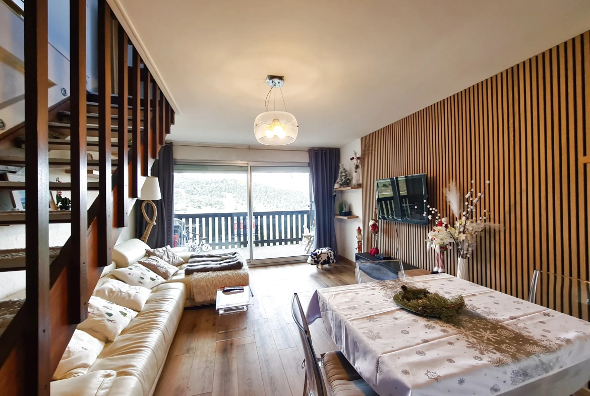 Superbe appartement duplex de 80 m² à Greolieres les Neiges, vue montagne et ski 