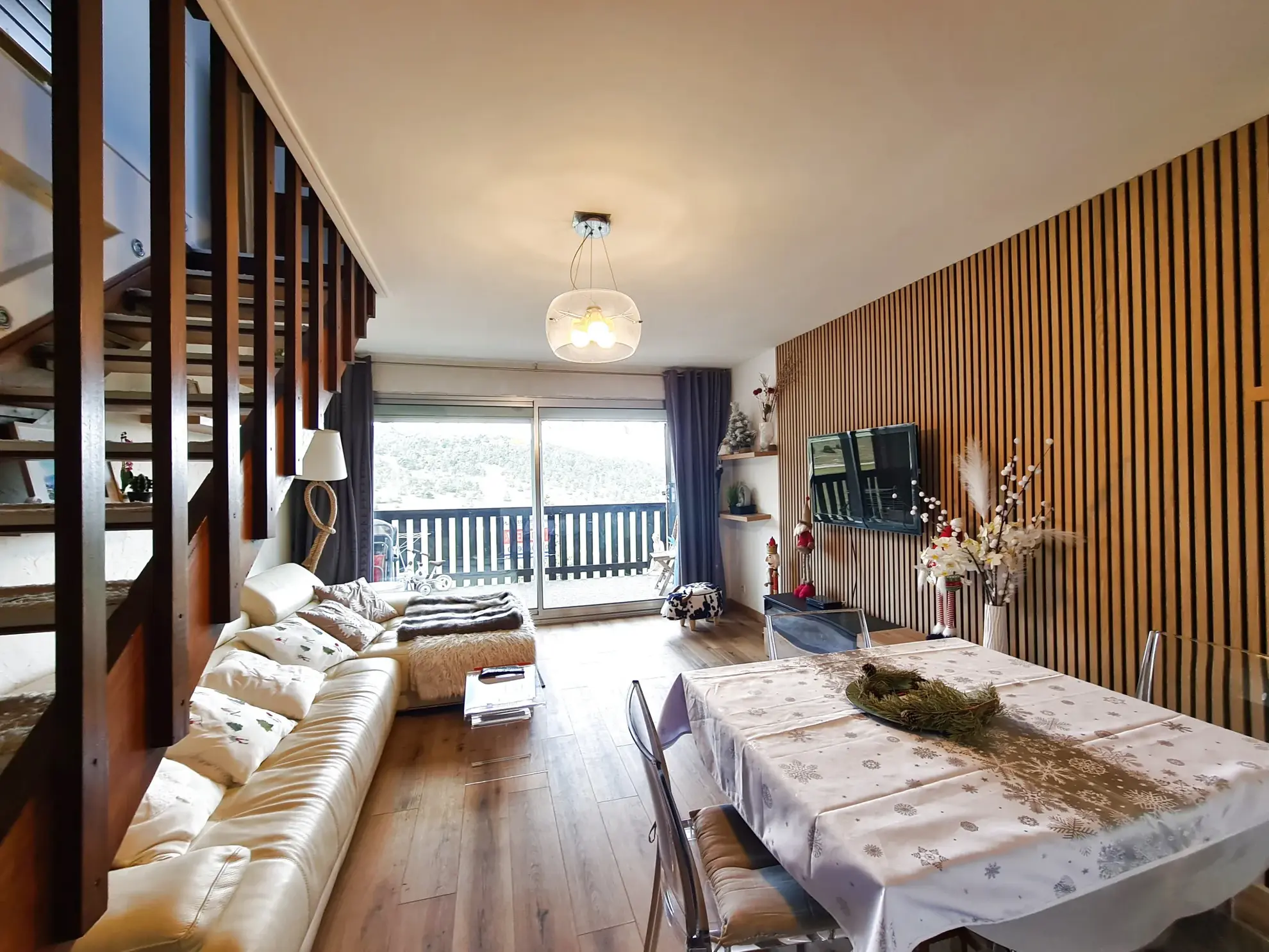 Superbe appartement duplex de 80 m² à Greolieres les Neiges, vue montagne et ski 