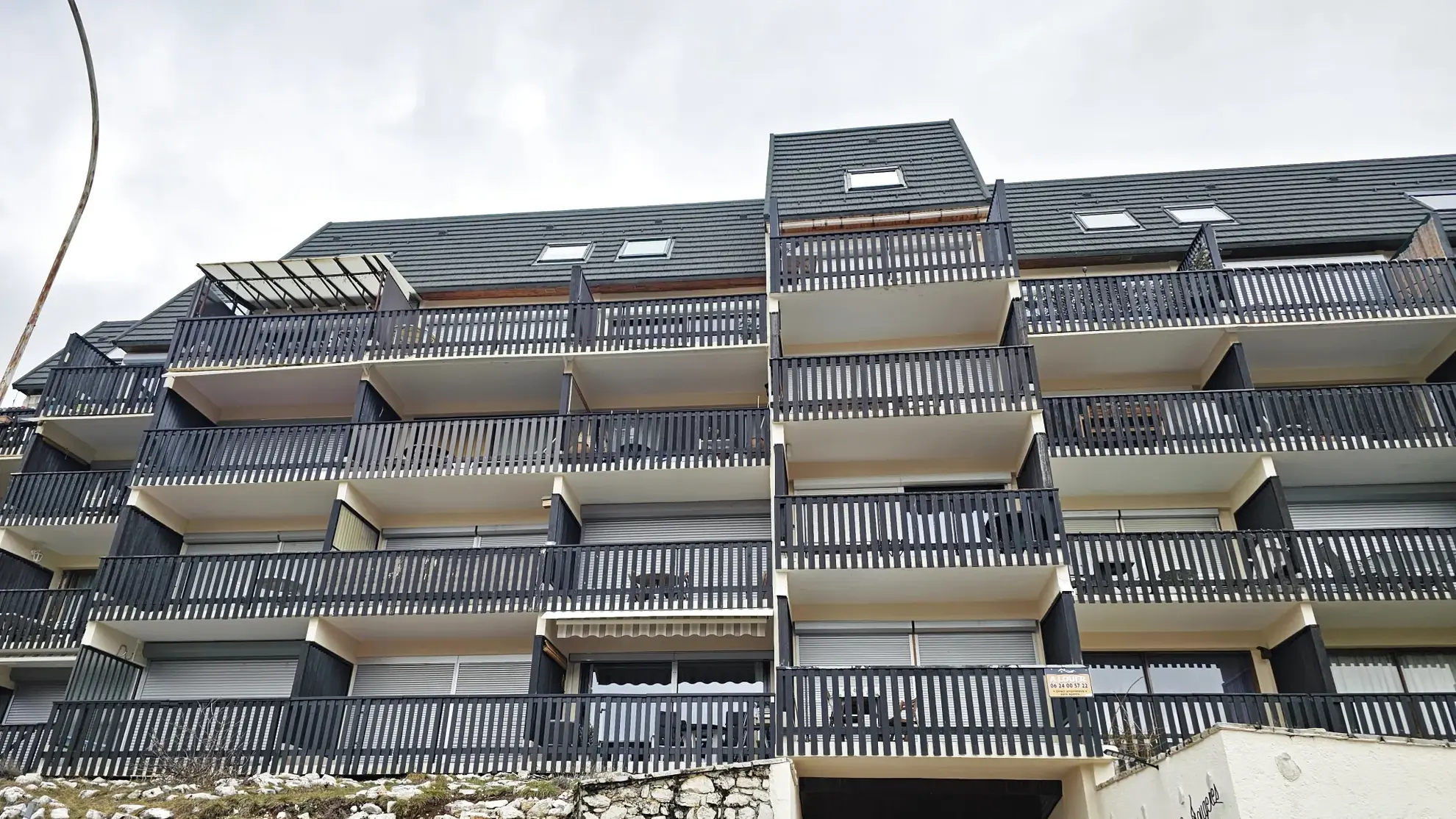 Superbe appartement duplex de 80 m² à Greolieres les Neiges, vue montagne et ski 