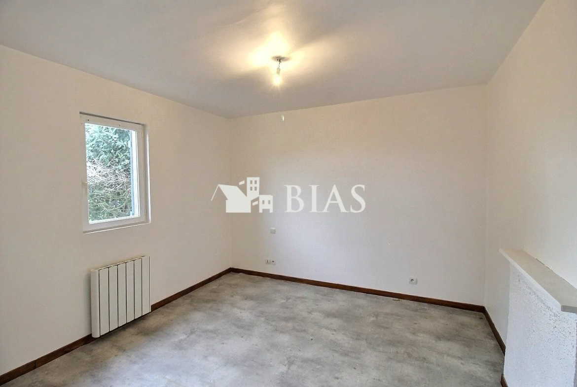 Maison à vendre à Chambord - 57 m², terrain clos, garage double 