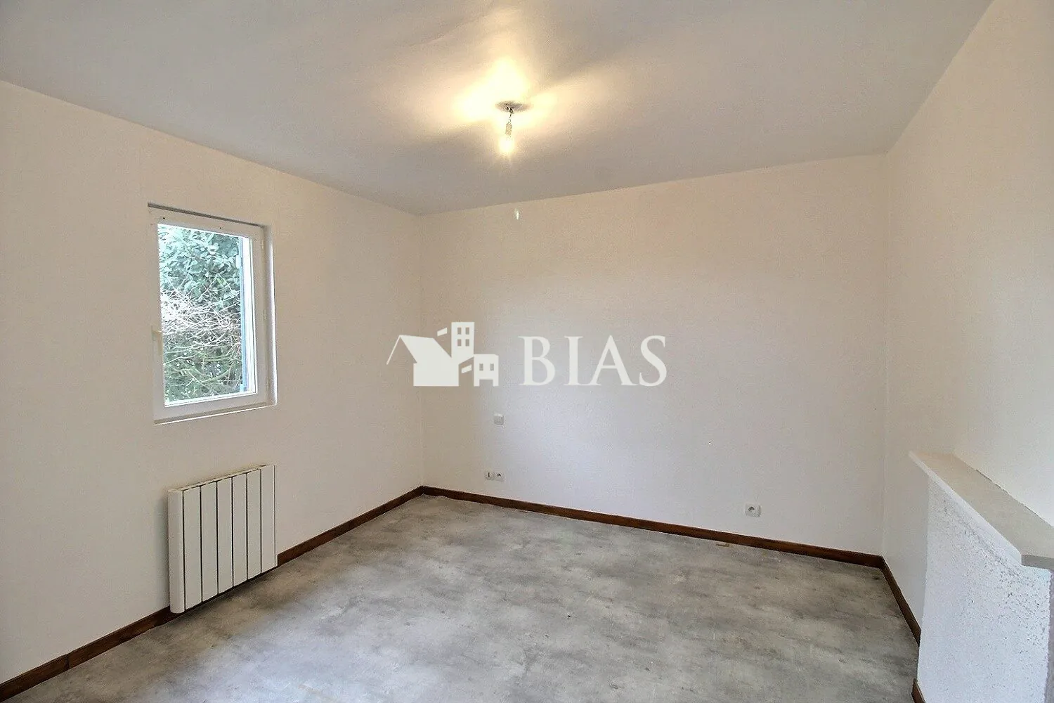 Maison à vendre à Chambord - 57 m², terrain clos, garage double 