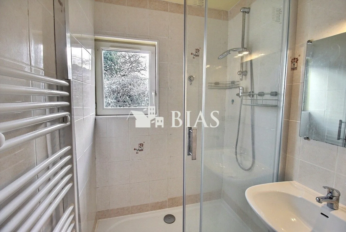 Maison à vendre à Chambord - 57 m², terrain clos, garage double 