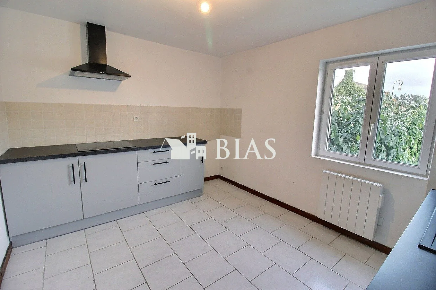 Maison à vendre à Chambord - 57 m², terrain clos, garage double 