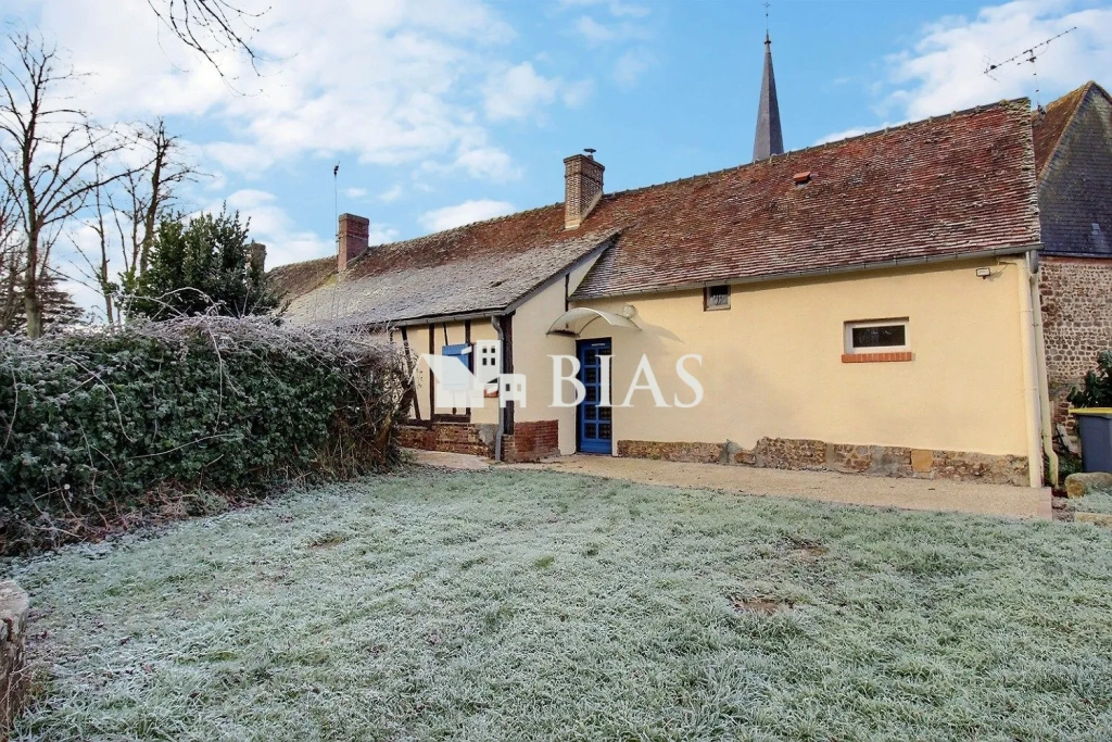 Maison à vendre à Chambord - 57 m², terrain clos, garage double