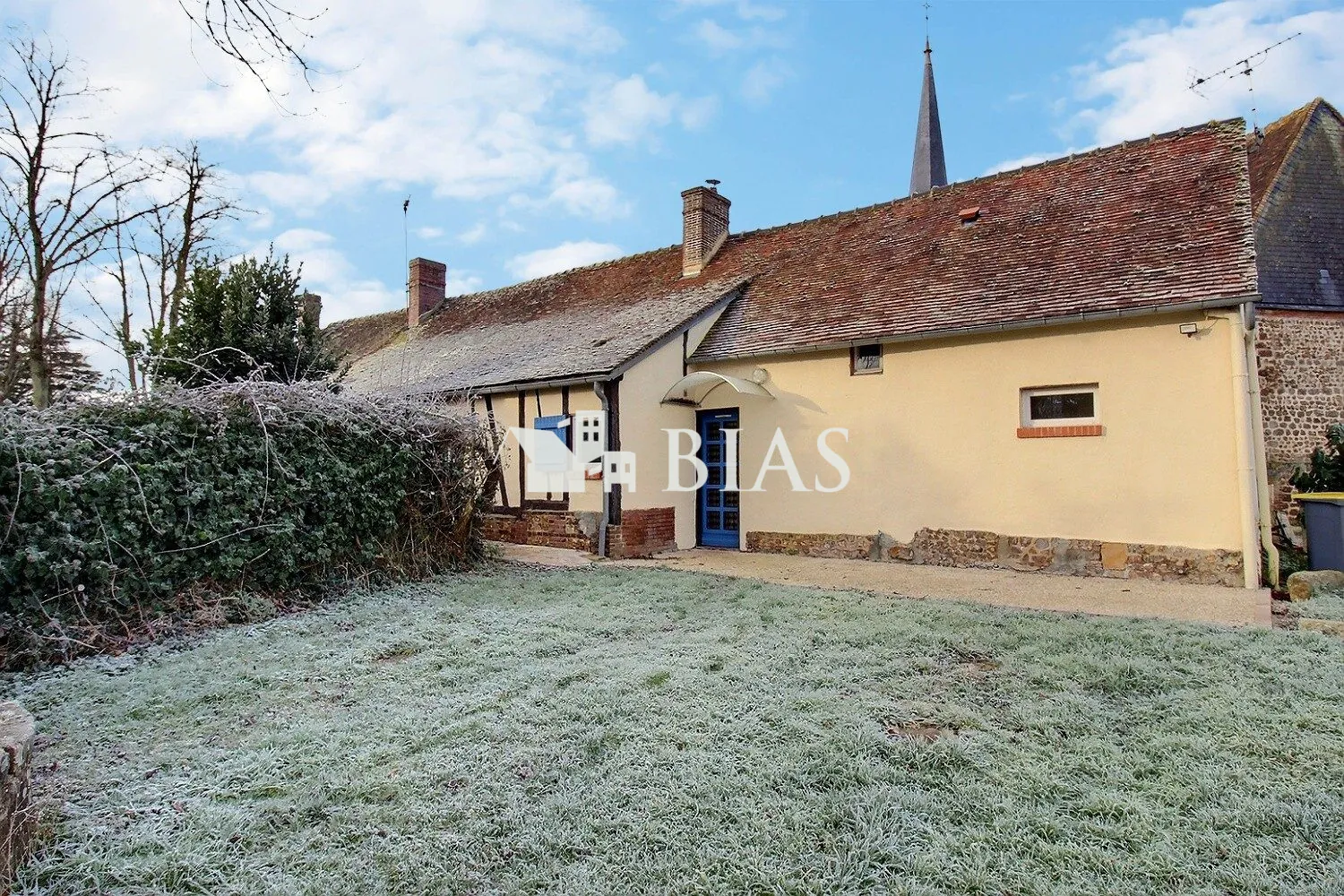 Maison à vendre à Chambord - 57 m², terrain clos, garage double 