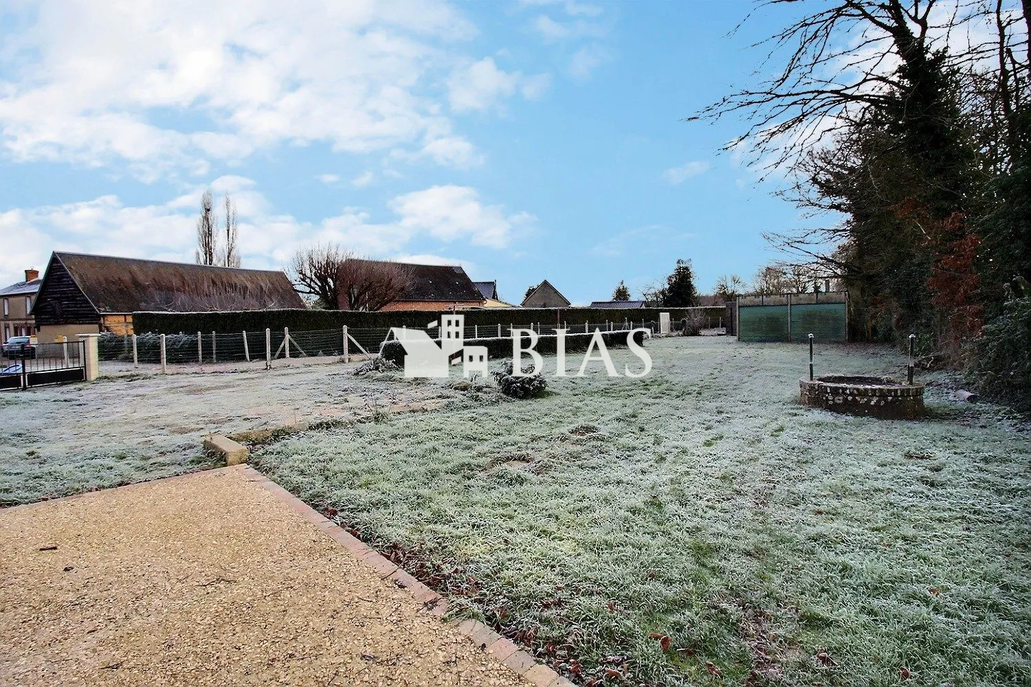 Maison à vendre à Chambord - 57 m², terrain clos, garage double 