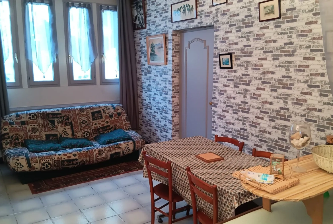 Appartement T2 à vendre à Saint-Béat-Lez avec vue montagne et proximité commerce 