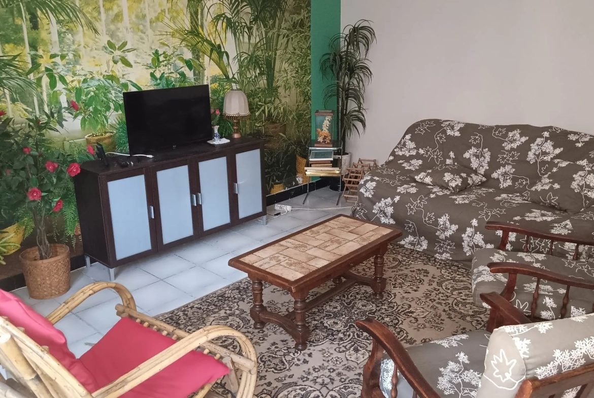 Appartement T2 à vendre à Saint-Béat-Lez avec vue montagne et proximité commerce 
