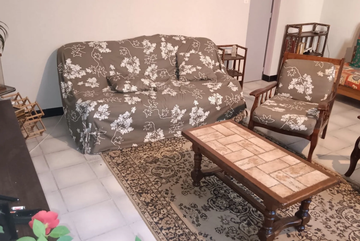 Appartement T2 à vendre à Saint-Béat-Lez avec vue montagne et proximité commerce 