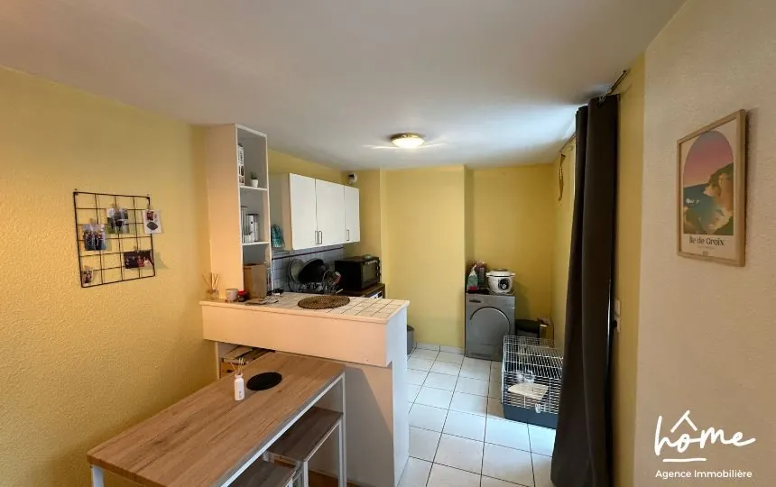 Appartement de type 2 à vendre en centre-ville de Landernau, idéal pour investisseur 