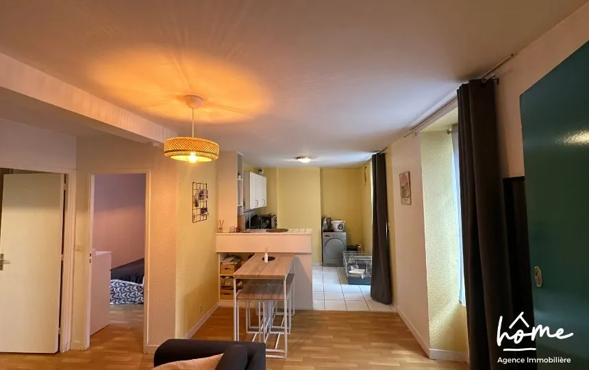 Appartement de type 2 à vendre en centre-ville de Landernau, idéal pour investisseur 
