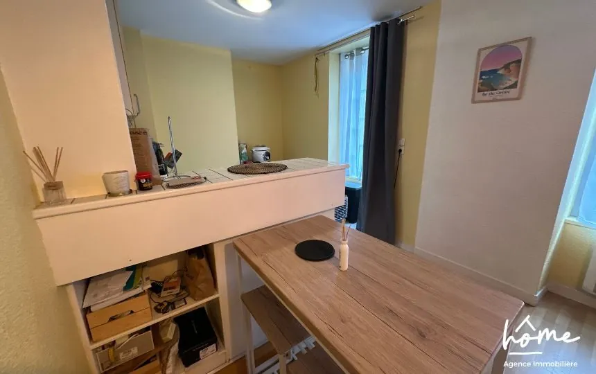 Appartement de type 2 à vendre en centre-ville de Landernau, idéal pour investisseur 