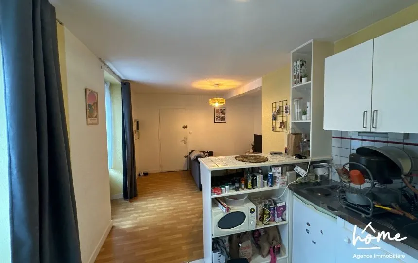 Appartement de type 2 à vendre en centre-ville de Landernau, idéal pour investisseur 