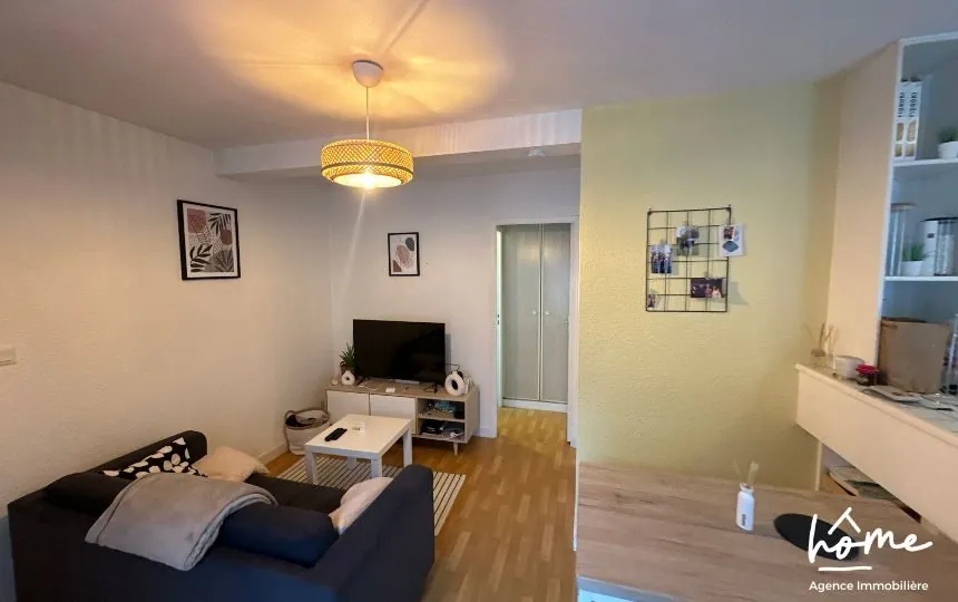 Appartement de type 2 à vendre en centre-ville de Landernau, idéal pour investisseur 