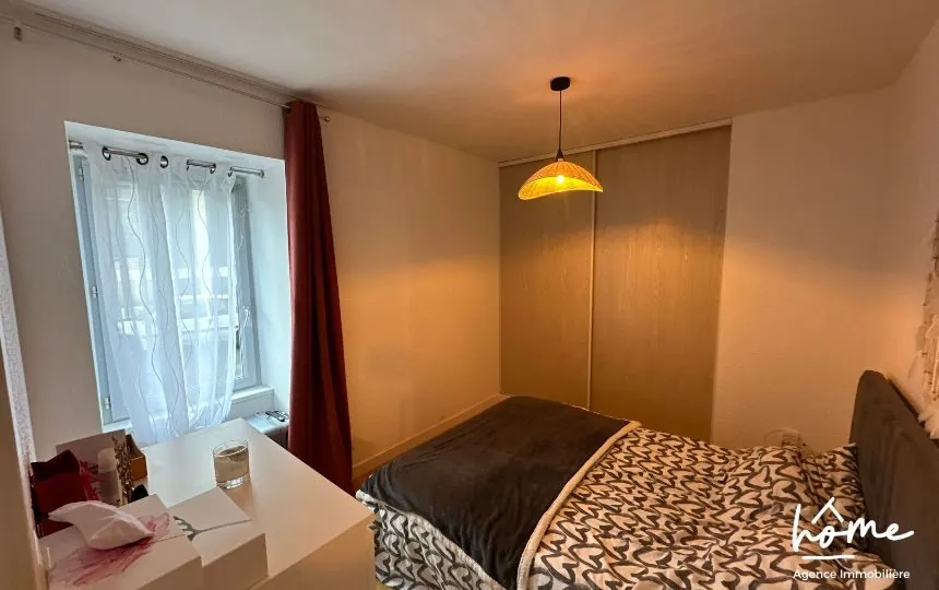 Appartement de type 2 à vendre en centre-ville de Landernau, idéal pour investisseur 