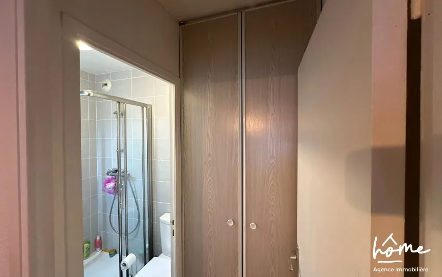 Appartement de type 2 à vendre en centre-ville de Landernau, idéal pour investisseur 