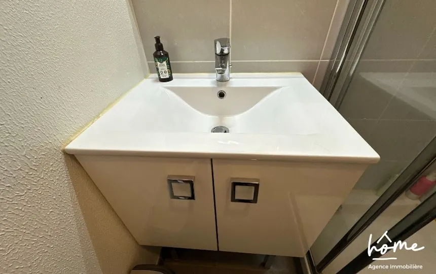 Appartement de type 2 à vendre en centre-ville de Landernau, idéal pour investisseur 