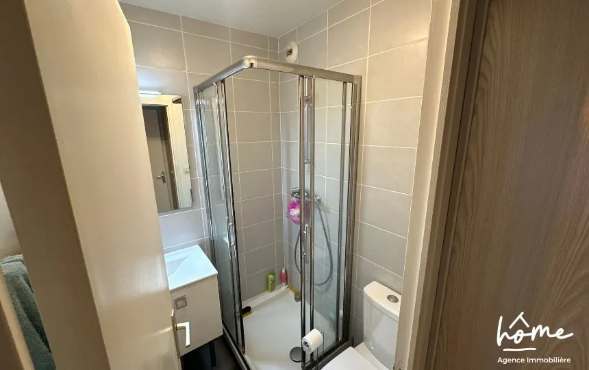 Appartement de type 2 à vendre en centre-ville de Landernau, idéal pour investisseur 