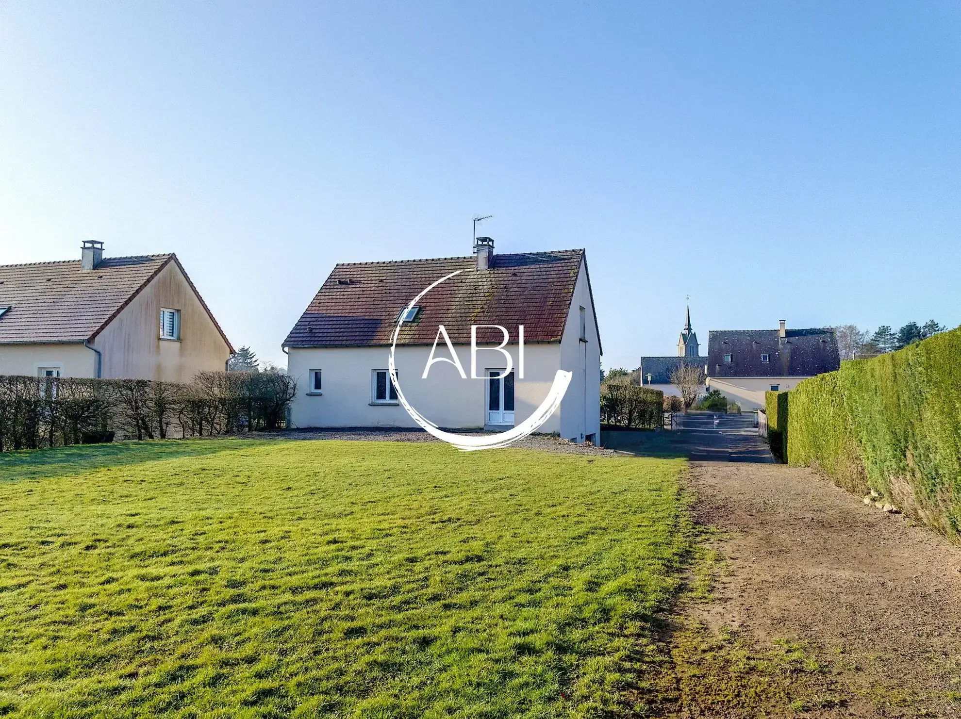 Maison de 115 m² avec 3 chambres et grand terrain à Joué du Bois 