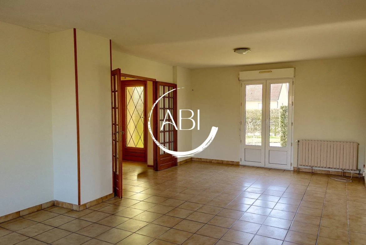 Maison de 115 m² avec 3 chambres et grand terrain à Joué du Bois 