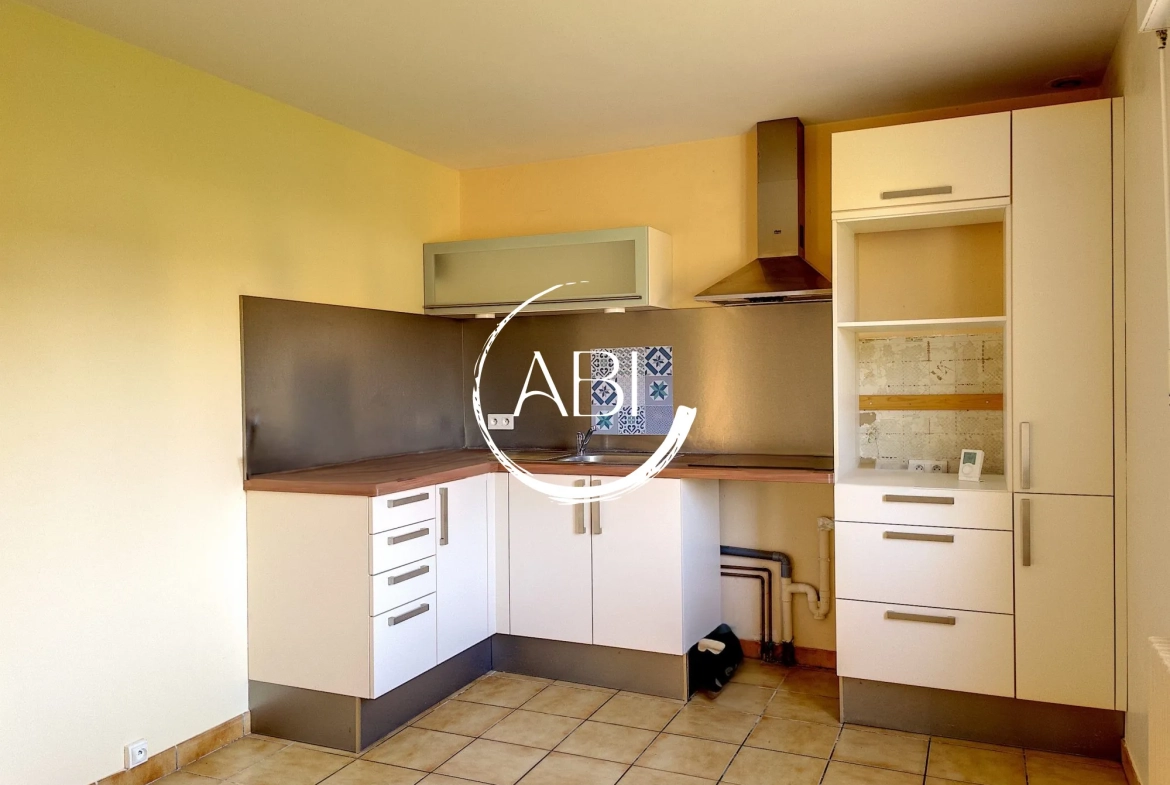 Maison de 115 m² avec 3 chambres et grand terrain à Joué du Bois 