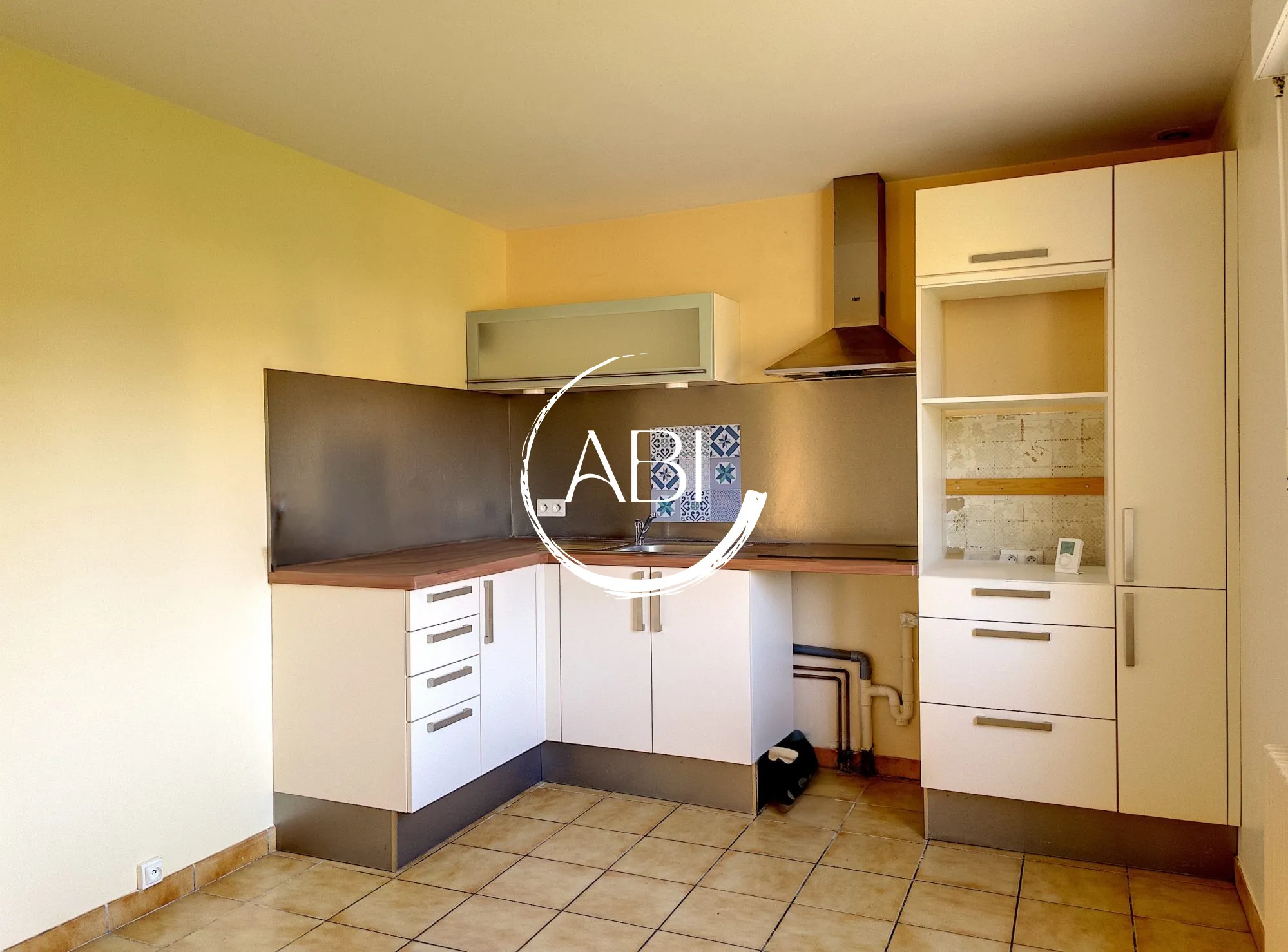 Maison de 115 m² avec 3 chambres et grand terrain à Joué du Bois 