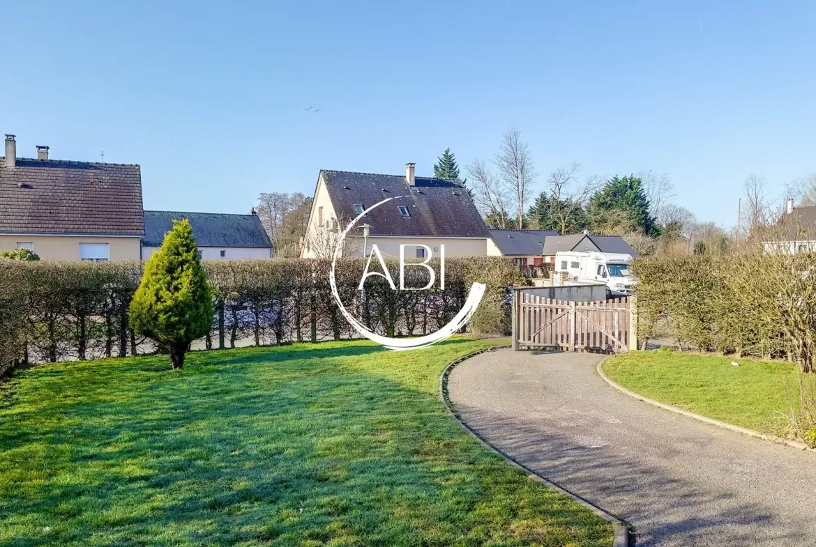 Maison de 115 m² avec 3 chambres et grand terrain à Joué du Bois 