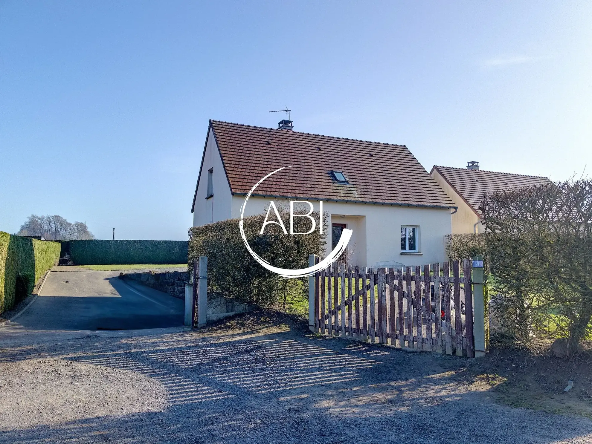 Maison de 115 m² avec 3 chambres et grand terrain à Joué du Bois 