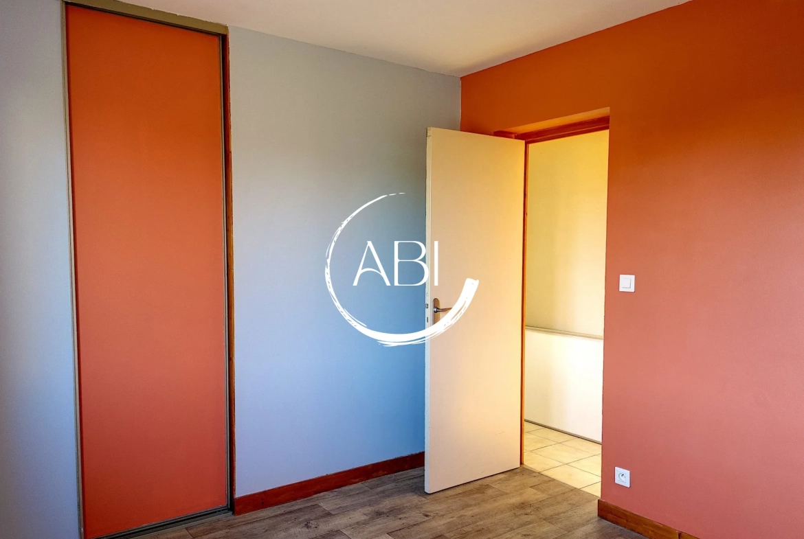 Maison de 115 m² avec 3 chambres et grand terrain à Joué du Bois 
