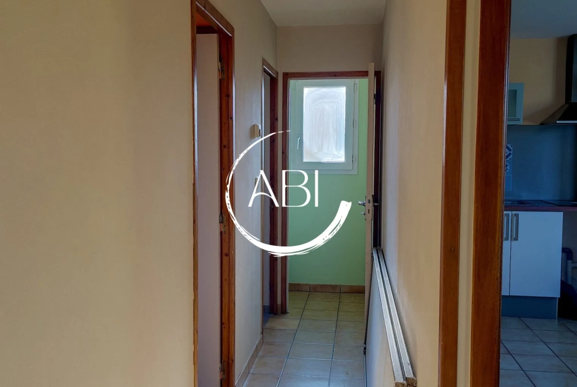 Maison de 115 m² avec 3 chambres et grand terrain à Joué du Bois 