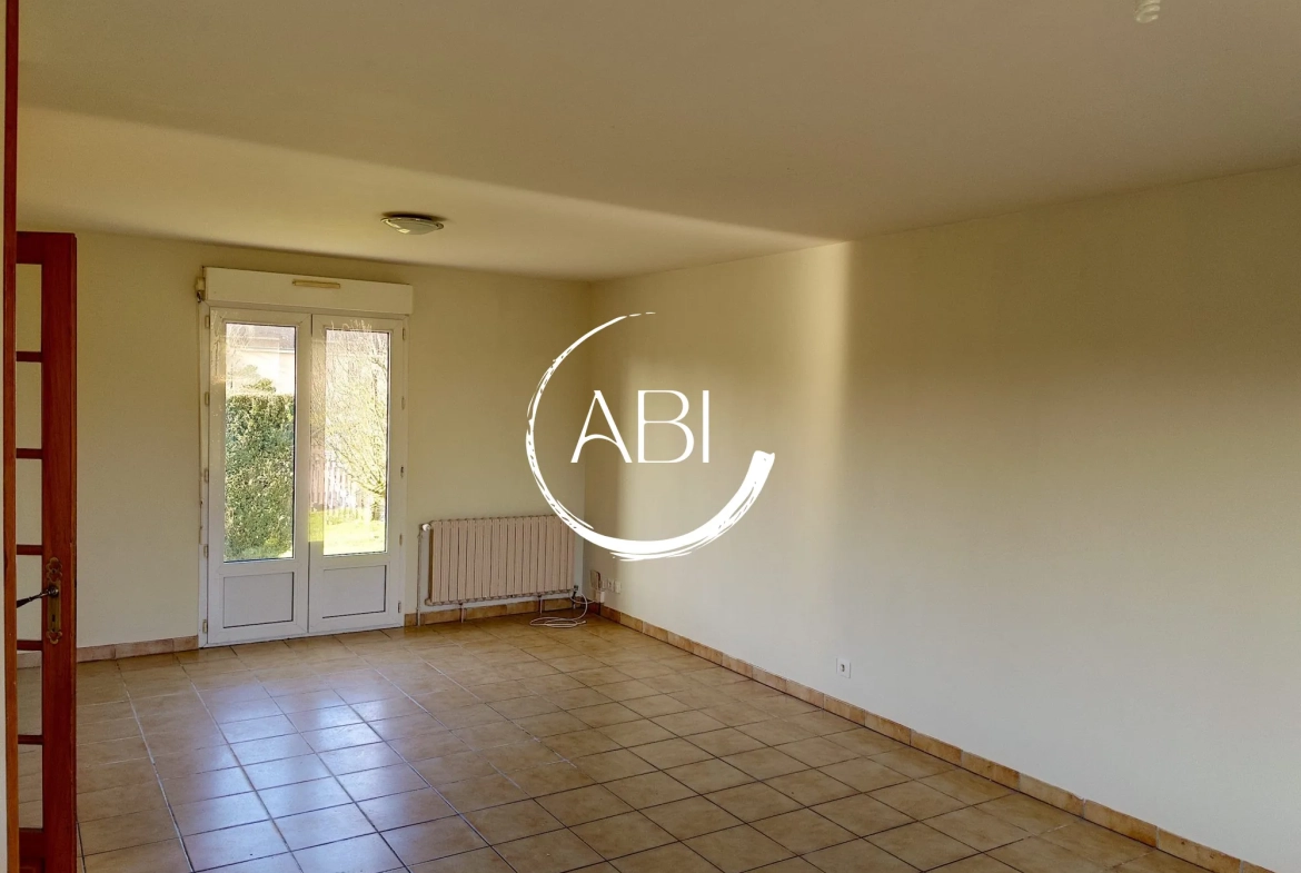 Maison de 115 m² avec 3 chambres et grand terrain à Joué du Bois 